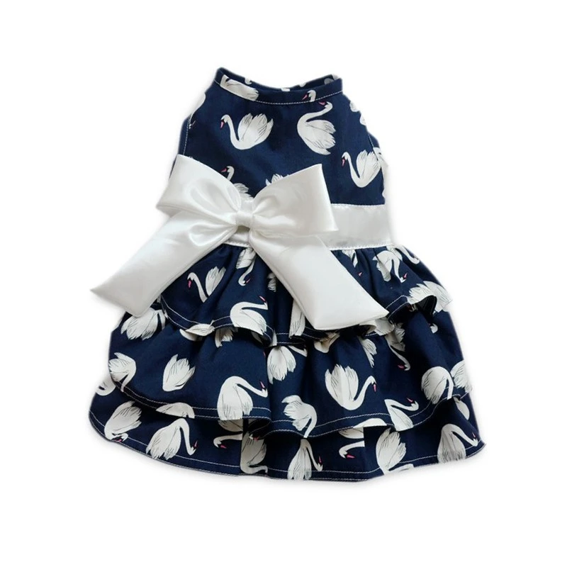 Doggy Dolly | Robe Bleue Avec Cygnes Et Nœud Blanc | Pour Petite Chienne 3 Doggy Dolly | Robe Bleue Avec Cygnes Et Nœud Blanc | Pour Petite Chienne