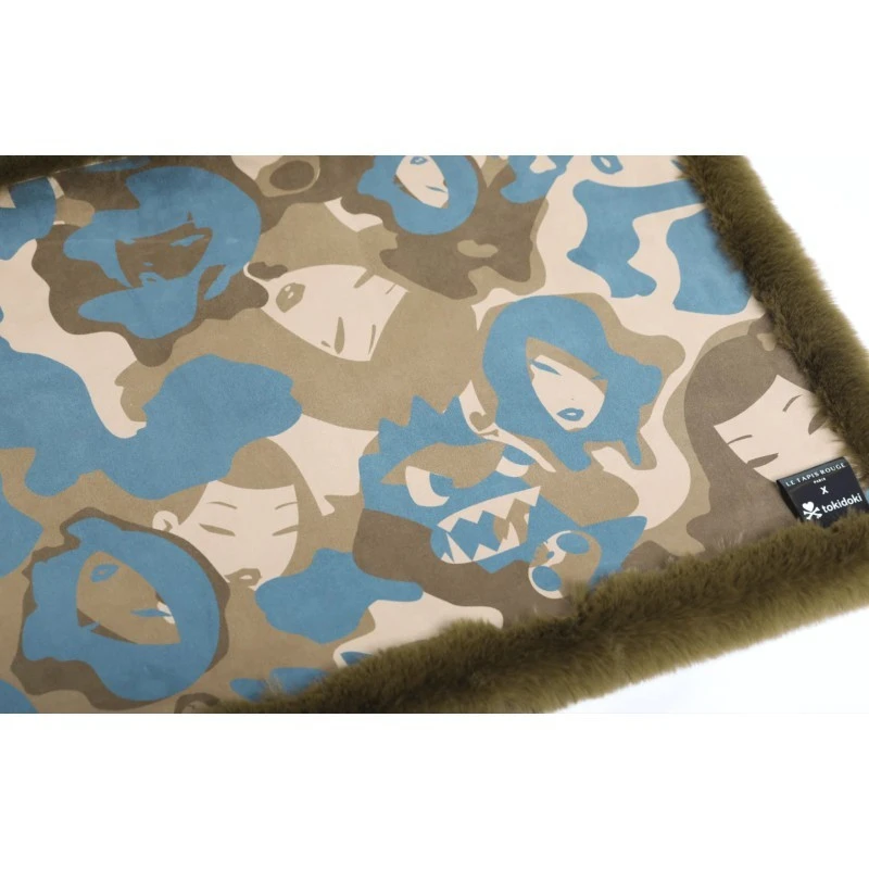 Le Tapis Rouge | Collection CAMO VIBE | Kaki Avec Personnages Japonais 6 Le Tapis Rouge | Collection CAMO VIBE | Kaki Avec Personnages Japonais – Image 4