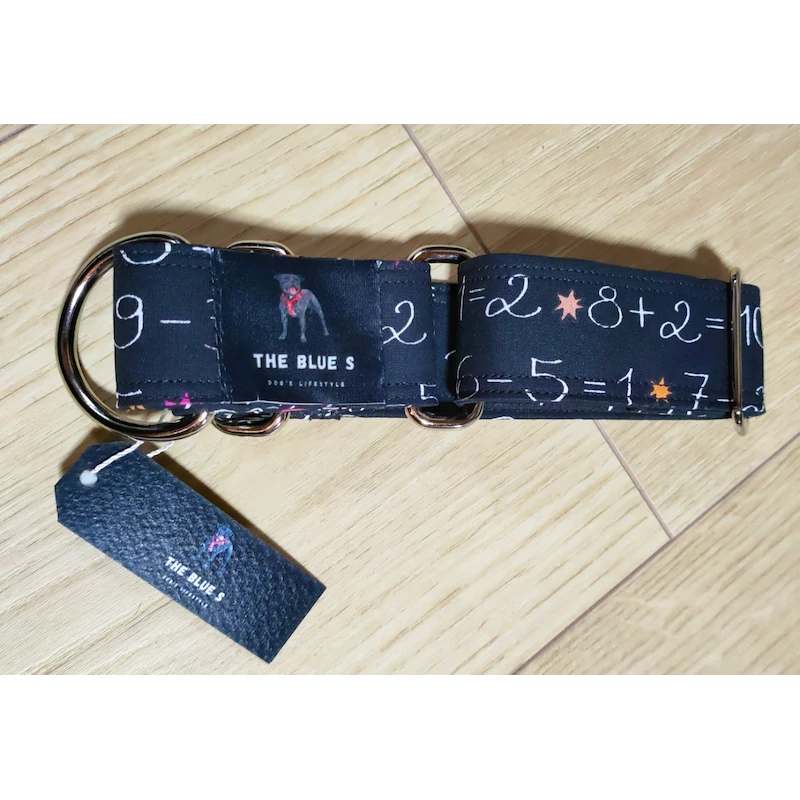 The Blue S | Chien | Collier Arythmetix | Calcul De Math Sur Fond Noir 8 The Blue S | Chien | Collier Arythmetix | Calcul De Math Sur Fond Noir – Image 6