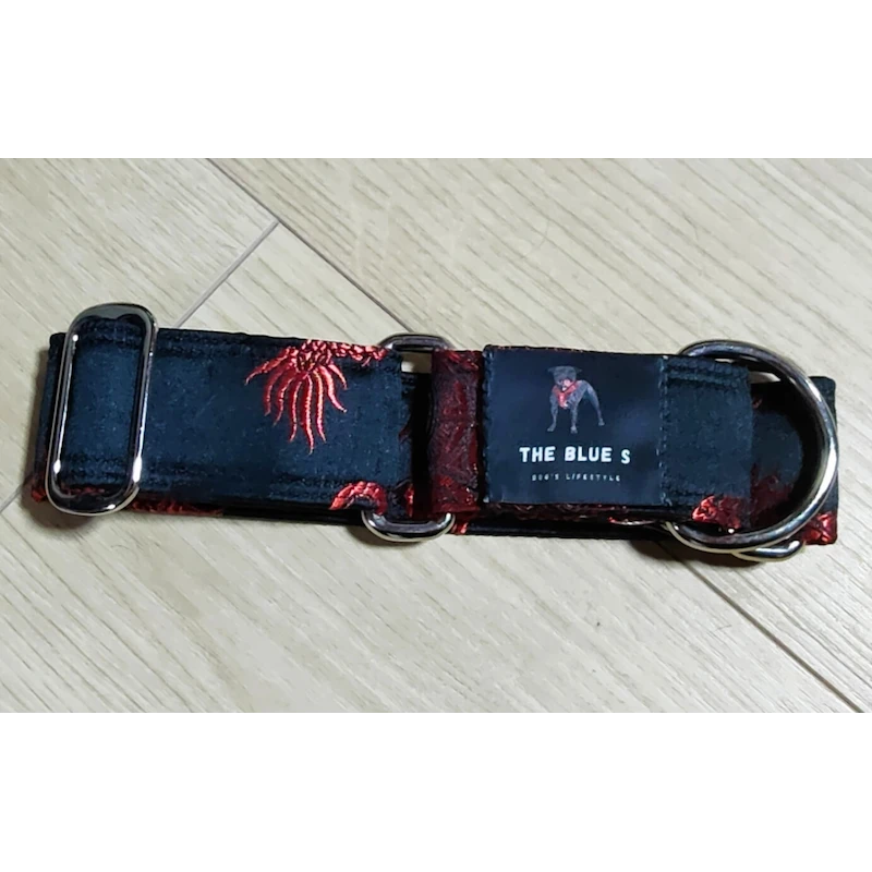 The Blue S | Chien | Collier China Town | Dragon Rouge Sur Fond Noir 4 The Blue S | Chien | Collier China Town | Dragon Rouge Sur Fond Noir – Image 2