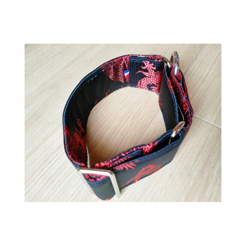 The Blue S | Chien | Collier China Town | Dragon Rouge Sur Fond Noir 6 The Blue S | Chien | Collier China Town | Dragon Rouge Sur Fond Noir – Image 4