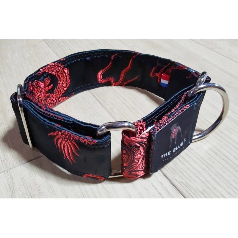 The Blue S | Chien | Collier China Town | Dragon Rouge Sur Fond Noir 3 The Blue S | Chien | Collier China Town | Dragon Rouge Sur Fond Noir