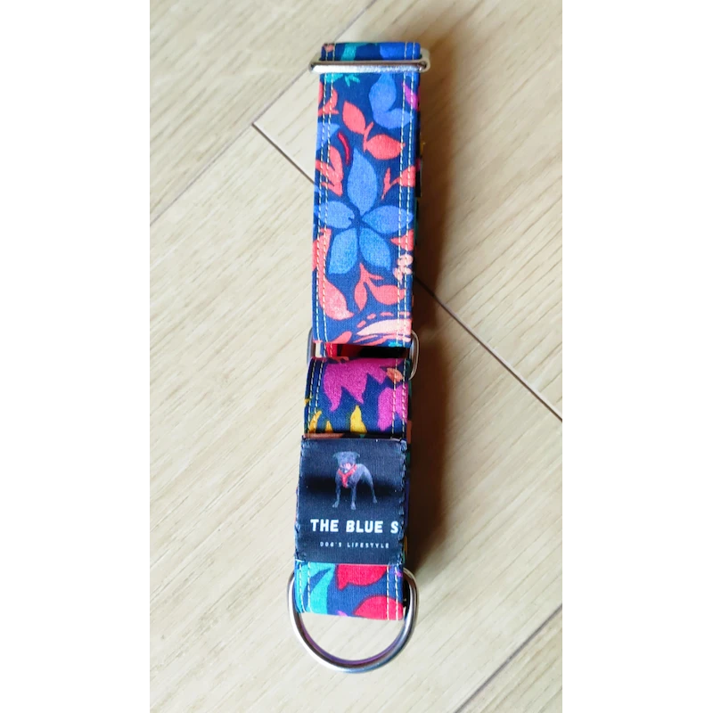 The Blue S | Chien | Collier Wild Flowers 5 The Blue S | Chien | Collier Wild Flowers – Image 3